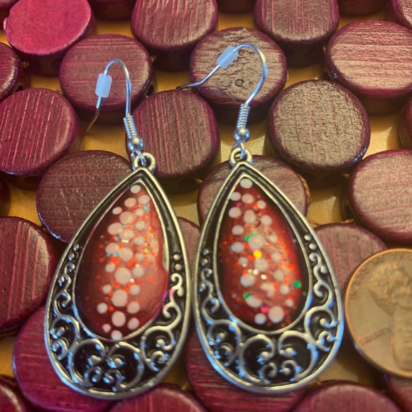Hand painted red and silver drop earrings - Picture 3 of 4
